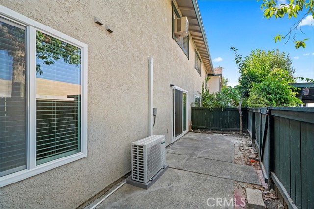 23254 Orange Avenue, Lake Forest CA: https://media.crmls.org/medias/ef79be19-b5f3-49ee-87d5-21d2406e821f.jpg
