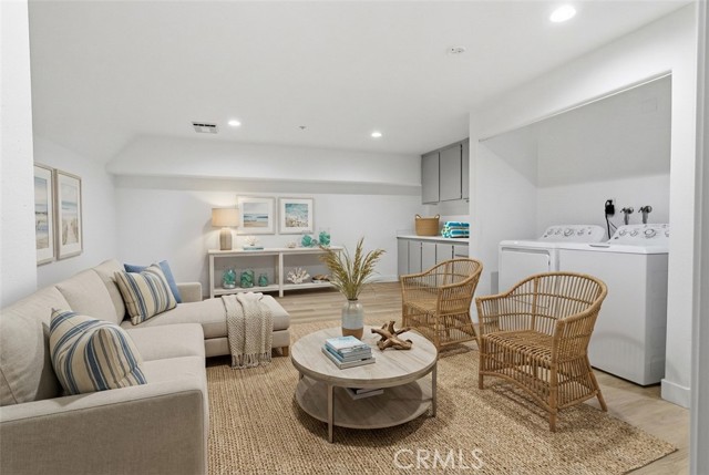 Detail Gallery Image 16 of 38 For 200 N Catalina Ave #F,  Redondo Beach,  CA 90277 - 3 Beds | 3 Baths