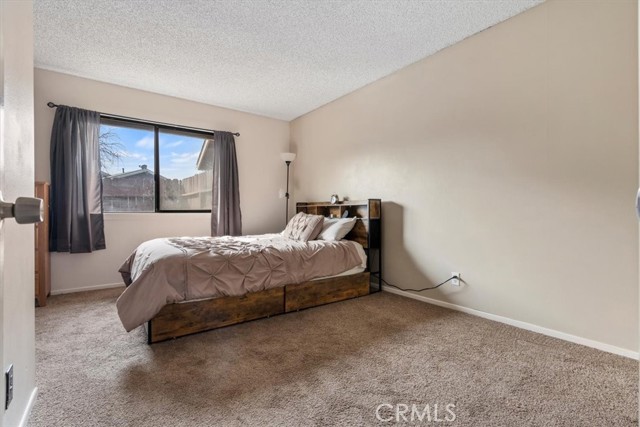2 Village Lane, Tehachapi CA: https://media.crmls.org/medias/ef7b3870-933e-4dd7-bb37-963747304004.jpg