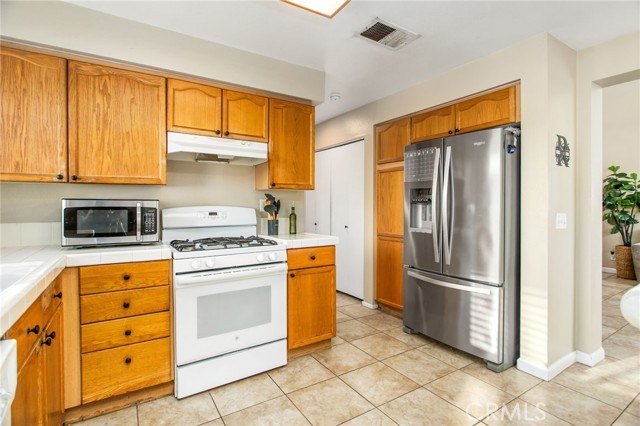 Detail Gallery Image 16 of 42 For 910 Pathfinder Way, Corona,  CA 92878 - 3 Beds | 2/1 Baths