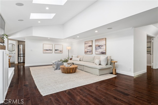 Detail Gallery Image 16 of 73 For 4590 Ensenada Dr, Woodland Hills,  CA 91364 - 3 Beds | 2/1 Baths