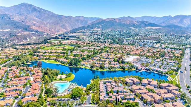 31 Gaviota, Rancho Santa Margarita CA: https://media.crmls.org/medias/ef7cea6c-eade-4280-a10e-c5b51df4fd2b.jpg