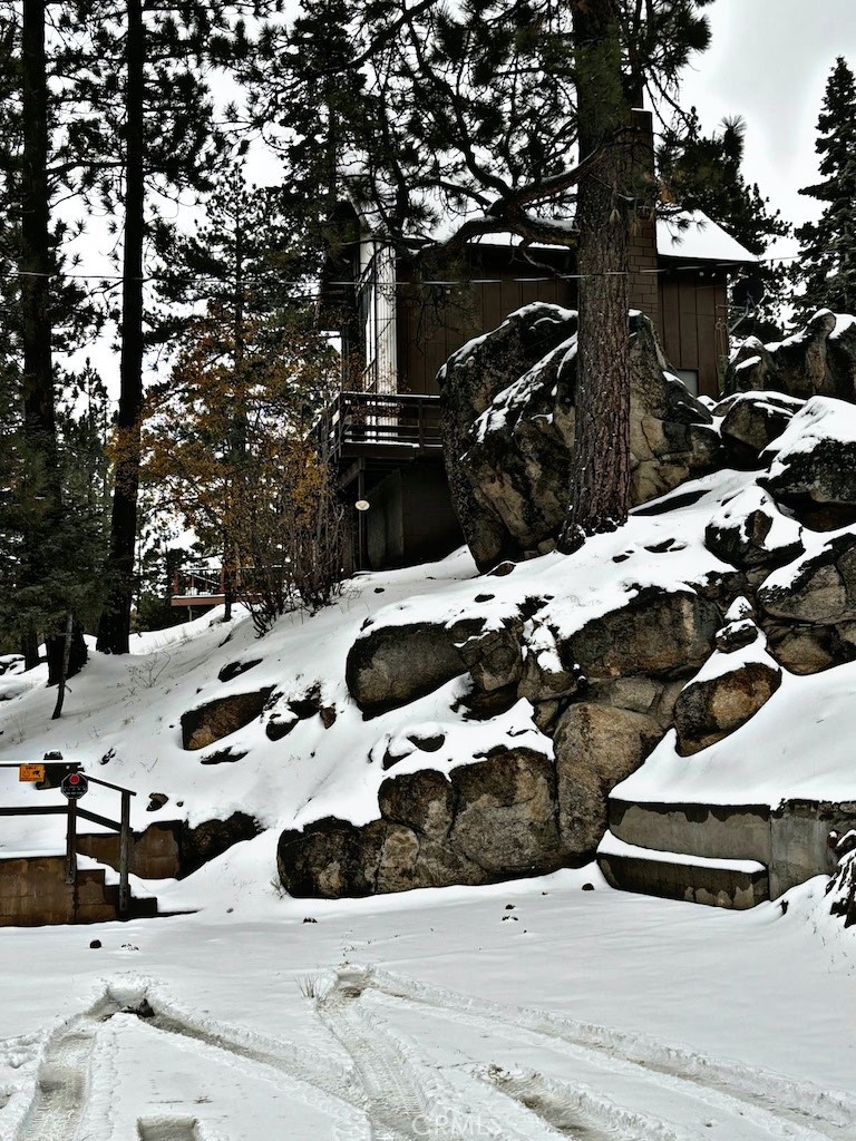 https://media.crmls.org/medias/ef7d0496-42ce-458b-bb44-7d8c1823729d.jpg?preset=X-Large