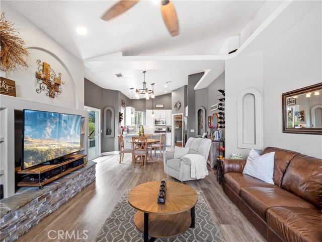 Detail Gallery Image 10 of 43 For 13290 Country Club Dr, Victorville,  CA 92395 - 3 Beds | 2 Baths