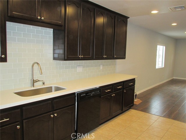 Detail Gallery Image 5 of 13 For 18004 Martha St, Encino,  CA 91316 - 3 Beds | 3 Baths