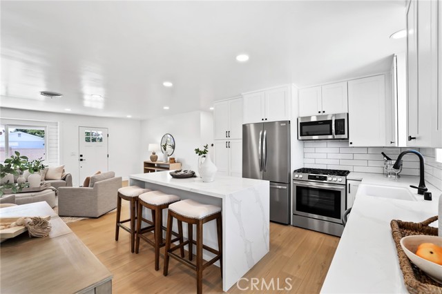 Detail Gallery Image 11 of 33 For 15801 Carrie Ln, Huntington Beach,  CA 92647 - 3 Beds | 2 Baths