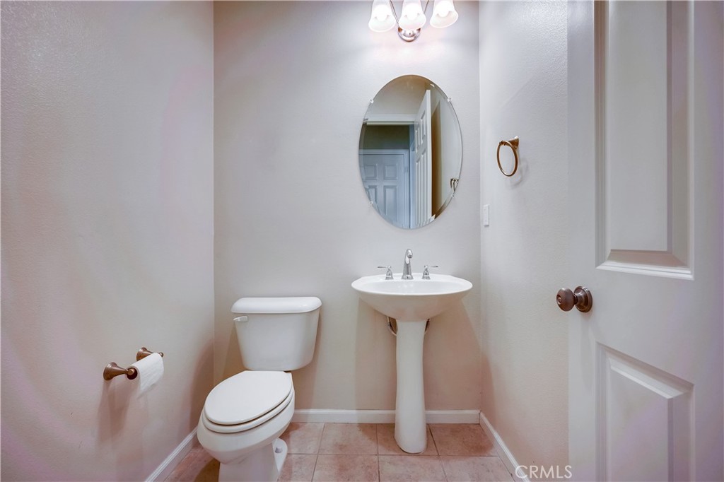 https://media.crmls.org/medias/ef7e78bf-b6e6-468d-8a64-7ad66b62e3cb.jpg?preset=X-Large
