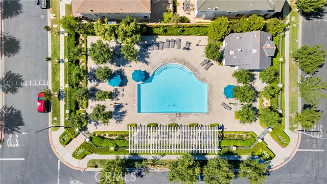 Detail Gallery Image 4 of 8 For 183 Kingswood, Irvine,  CA 92620 - 4 Beds | 2/1 Baths