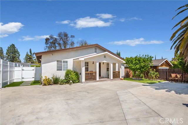 Detail Gallery Image 23 of 37 For 22931 Burbank Bld, Woodland Hills,  CA 91367 - 11 Beds | 5 Baths