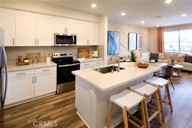 Detail Gallery Image 7 of 18 For 9527 Hannah Way, Riverside,  CA 92503 - 3 Beds | 3 Baths