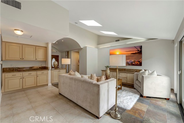 Detail Gallery Image 9 of 45 For 18862 via Palatino, Irvine,  CA 92603 - 4 Beds | 3 Baths