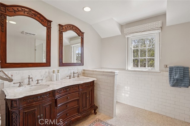 3321 Via La Selva, Palos Verdes Estates CA: https://media.crmls.org/medias/ef801d21-7612-439b-84dd-5fec75ddb9e0.jpg