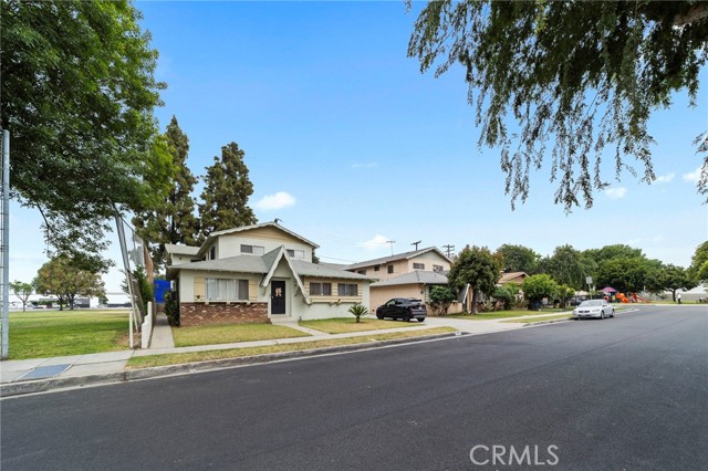 1109 S Spruce Street, Montebello CA: https://media.crmls.org/medias/ef802863-f731-4793-bcab-c3e2baaa2983.jpg