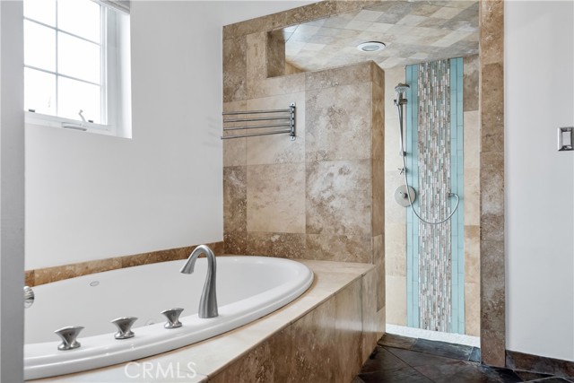 Detail Gallery Image 15 of 23 For 3316 Crest Dr, Manhattan Beach,  CA 90266 - 3 Beds | 3/1 Baths