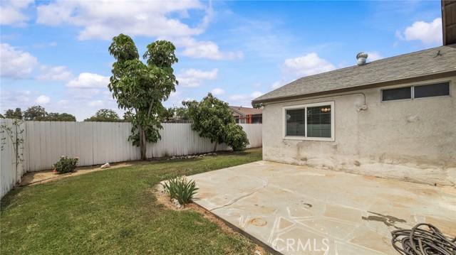 10060 Hillsborough Lane, Riverside CA: https://media.crmls.org/medias/ef809047-50a8-44ae-a92a-52862981a47a.jpg