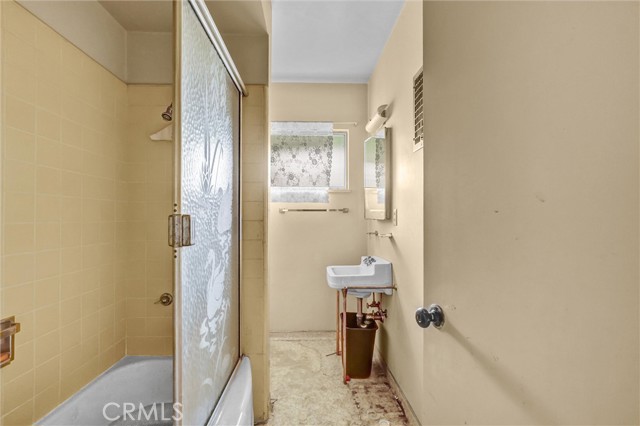 Detail Gallery Image 31 of 46 For 11500 Thurston, Los Angeles,  CA 90049 - 4 Beds | 4 Baths