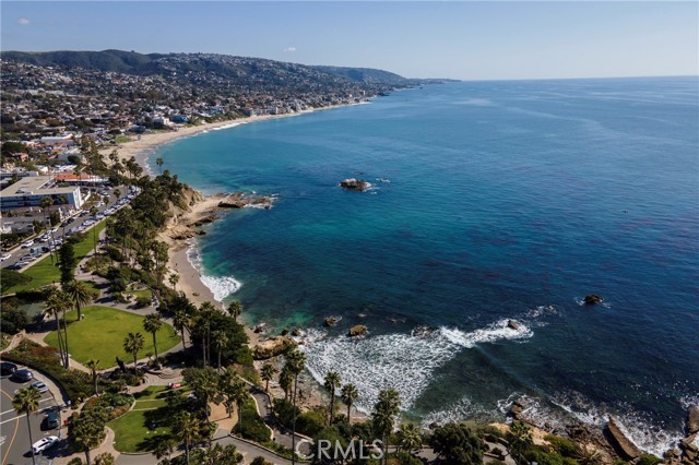464 LOCUST, Laguna Beach CA: https://media.crmls.org/medias/ef81147a-7413-4248-a702-3abd326075bb.jpg