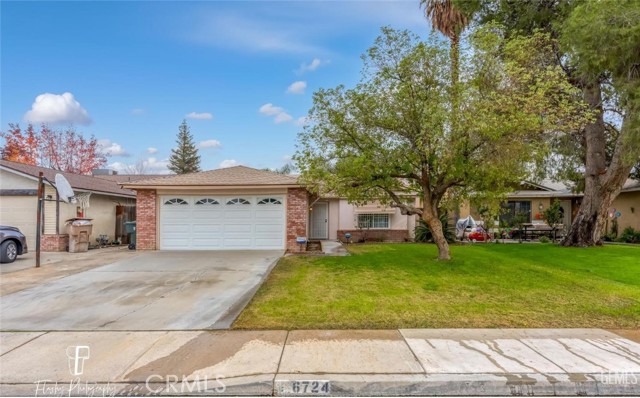 Detail Gallery Image 1 of 29 For 6724 Hammond Way, Bakersfield,  CA 93307 - 3 Beds | 2 Baths