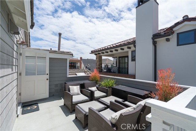 Detail Gallery Image 31 of 52 For 211 Emerald Ave, Newport Beach,  CA 92662 - 4 Beds | 4 Baths
