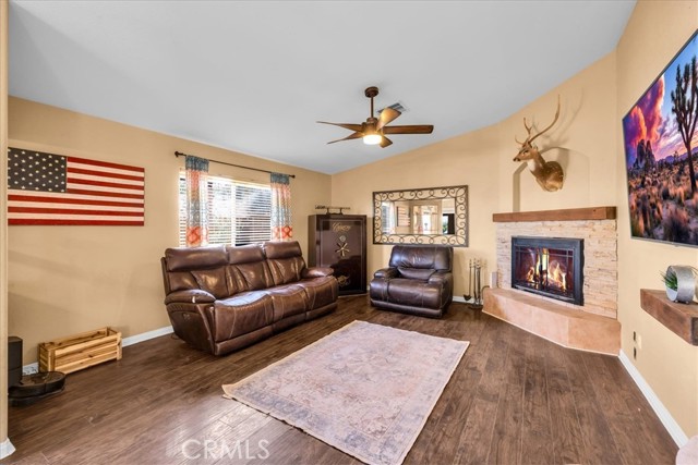 5115 Warren Vista Avenue, Yucca Valley CA: https://media.crmls.org/medias/ef81d4cb-88e5-469a-aeba-02c5451e55ec.jpg