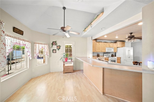 30960 Sunset Avenue, Nuevo CA: https://media.crmls.org/medias/ef82706f-1b6e-4f07-8366-090b065d2647.jpg