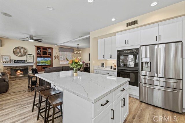 28436 Calex Drive, Valencia CA: https://media.crmls.org/medias/ef82c615-b73f-410e-9c9b-5de439b41f1c.jpg