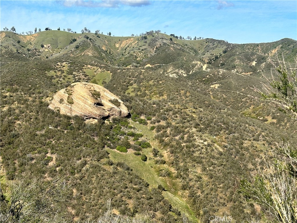 https://media.crmls.org/medias/ef82d1c0-4546-46d1-a622-ceee4d864169.jpg?preset=X-Large