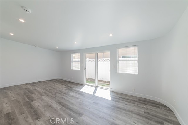 Detail Gallery Image 20 of 24 For 14754 Bassett St, Van Nuys,  CA 91405 - 4 Beds | 2 Baths