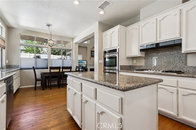 Detail Gallery Image 14 of 67 For 420 Somerset Cir, Corona,  CA 92879 - 5 Beds | 3 Baths