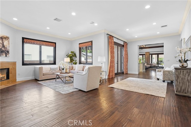 22953 Oxnard Street photo 7
