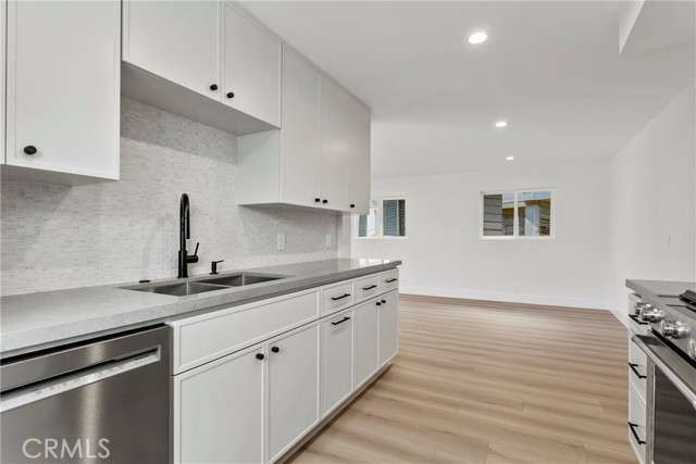 Detail Gallery Image 6 of 24 For 913 E Balboa Blvd #B,  Newport Beach,  CA 92661 - 3 Beds | 3 Baths
