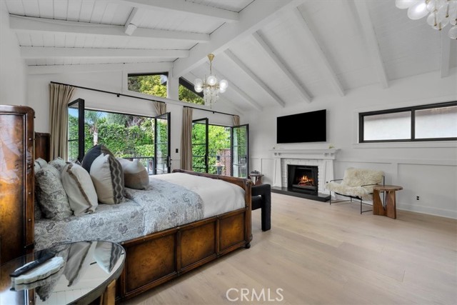 1012 10th Street, Manhattan Beach CA: https://media.crmls.org/medias/ef84ef70-9dd8-4852-b922-3b1dea4af32c.jpg