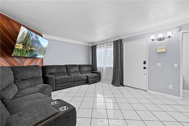 Detail Gallery Image 3 of 31 For 9158 Van Nuys Bld #8,  Panorama City,  CA 91402 - 2 Beds | 3 Baths