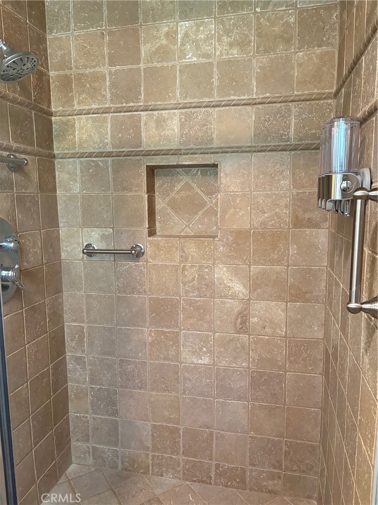 https://media.crmls.org/medias/ef867c23-1641-4bb0-8e82-c05d8f6c0609.jpg?preset=X-Large