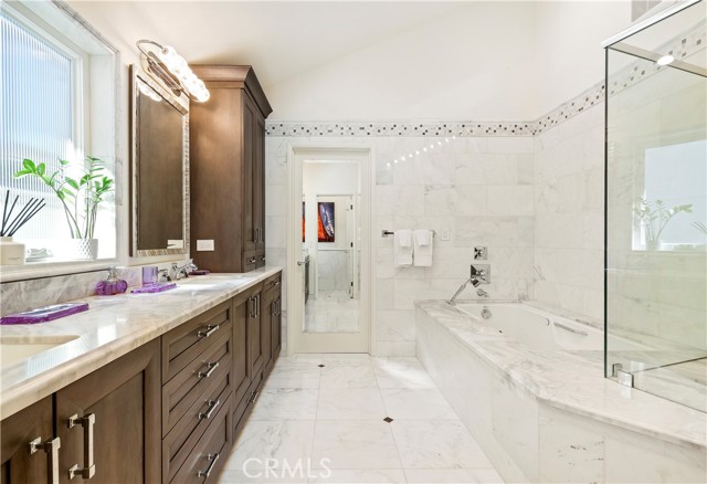 Detail Gallery Image 34 of 51 For 520 Kings, Newport Beach,  CA 92663 - 4 Beds | 4 Baths