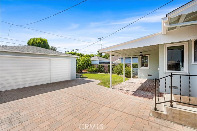 2412 Santiago Street, Santa Ana CA: https://media.crmls.org/medias/ef873542-947c-4fc4-9bd7-d16f0b9896cb.jpg