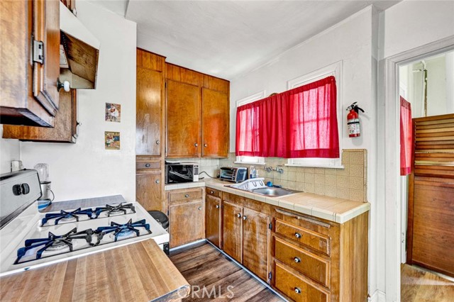 2184 Cedar Avenue, Long Beach CA: https://media.crmls.org/medias/ef878f57-a478-4988-abfa-73c83cbccba5.jpg