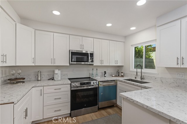 1722 Mitchell Avenue, Tustin CA: https://media.crmls.org/medias/ef87be53-1f3c-4f99-a0b0-e00abb92ad1e.jpg
