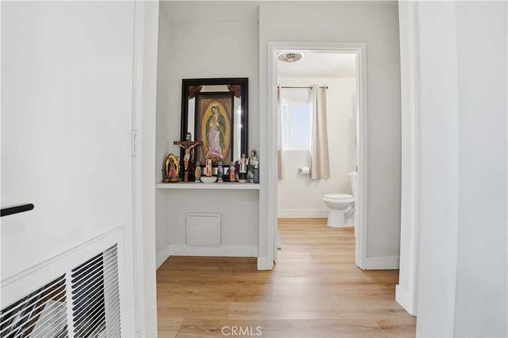 https://media.crmls.org/medias/ef87e5dd-3fd7-4950-a95d-fd59fe58bab8.jpg?preset=X-Large