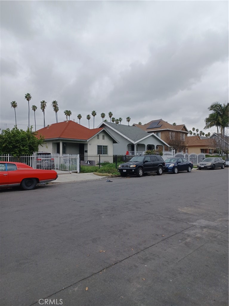 653 E 43rd Place, Los Angeles, CA 90011