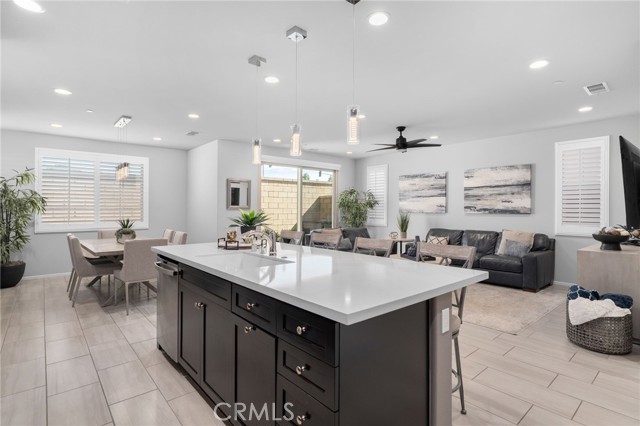 16076 Pesaro Lane, Fontana CA: https://media.crmls.org/medias/ef886eaa-33a6-4c1d-bf4e-b31310430fa9.jpg
