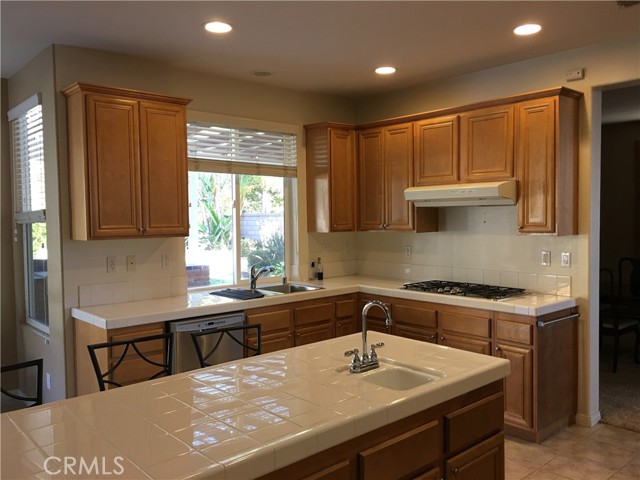 Detail Gallery Image 8 of 25 For 1751 Honors Ln, Corona,  CA 92883 - 4 Beds | 3 Baths