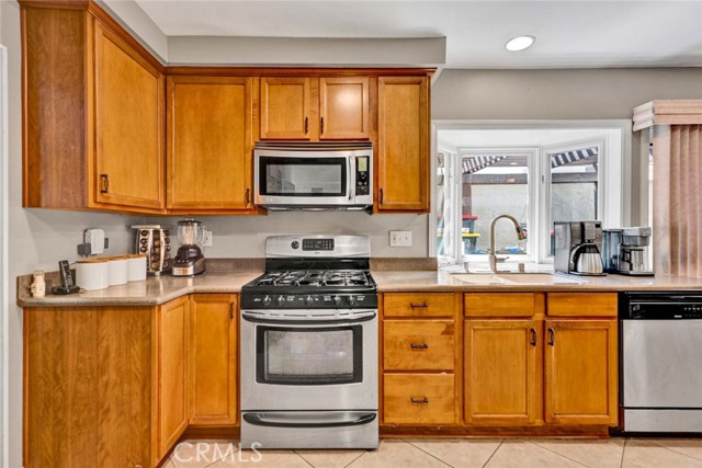 Detail Gallery Image 8 of 28 For 14211 Cherrywood, Tustin,  CA 92780 - 4 Beds | 2/1 Baths