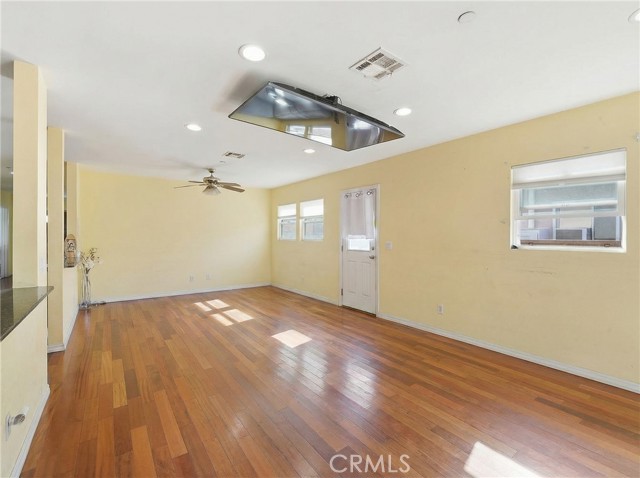 Detail Gallery Image 8 of 25 For 6545 Dos Rios Rd, Downey,  CA 90240 - 5 Beds | 3 Baths