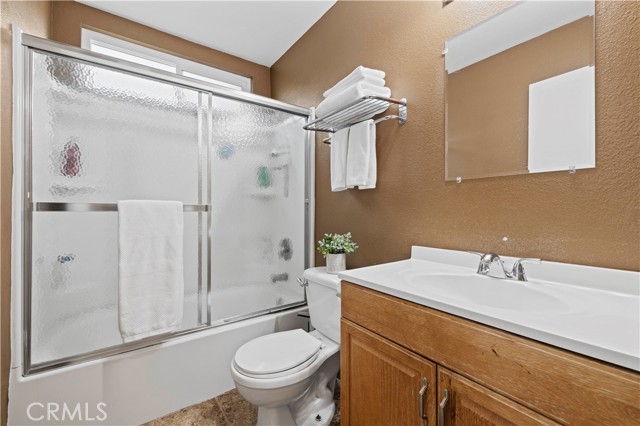 Detail Gallery Image 19 of 32 For 28004 Lakehurst Ave, Canyon Country,  CA 91351 - 4 Beds | 2 Baths