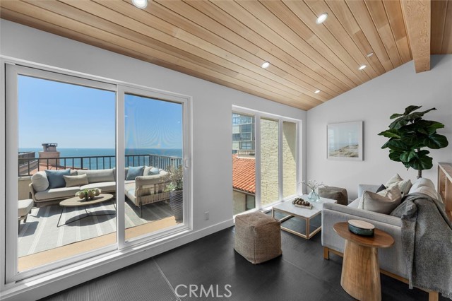 555 Esplanade, Redondo Beach CA: https://media.crmls.org/medias/ef8b932a-d769-4c54-8c2d-119b57acc5f2.jpg