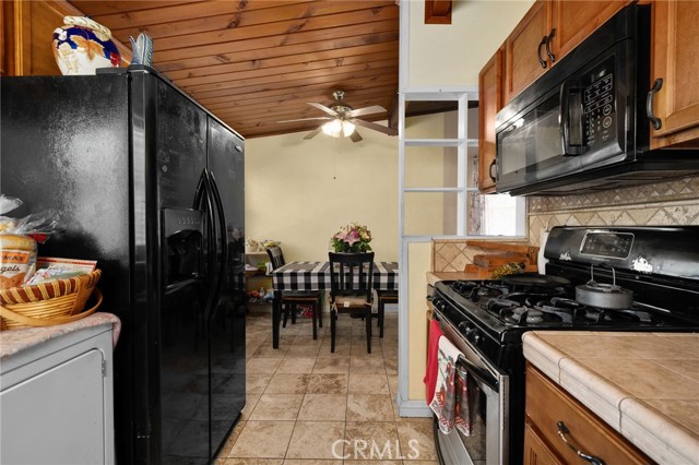 2365 Lovejoy Street, Pomona CA: https://media.crmls.org/medias/ef8c5765-dfd8-419f-811d-0c06eda8a1ef.jpg