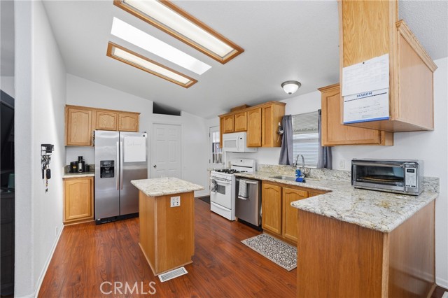 Detail Gallery Image 6 of 29 For 17225 Valley 69w,  Fontana,  CA 92335 - 3 Beds | 2 Baths