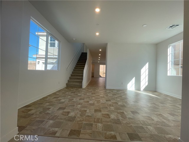 Detail Gallery Image 9 of 21 For 2591 Pheasant Way, Ontario,  CA 91761 - 4 Beds | 2/1 Baths