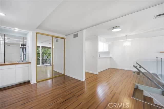 7202 Marina Pacifica S, Long Beach CA: https://media.crmls.org/medias/ef8e9229-85b9-408f-bd3b-0b18f72240b9.jpg